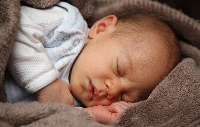 Quantas Horas um Bebê de 1 Mês Dorme?